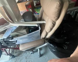 1 of 3 matching desk chairs