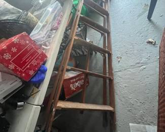 8 foot wooden ladder