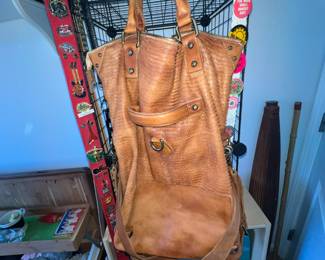 large leather pursh