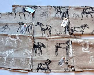 6 New With Tags Soft Washed Linen Pillow Covers In 2 Sizes From Pas-Par-Tou Boutique
Lot #: 114