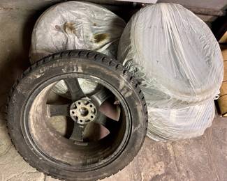 Set Of 4 Bridgestone Tires & Rims MSL LM-60 Blizzak Model: 245/40R20 95H
Lot #: 11