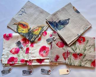 4 New With Tags Soft Washed Linen Pillow Covers From Pas-Par-Tou Boutique & 2 Solid Covers In 2 Sizes
Lot #: 31