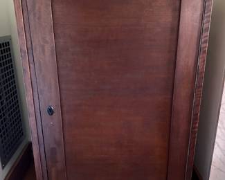 Vintage Solid Wood Cabinet With Pull-out Drawers
Lot #: 76
