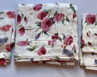 New With Tags Soft Washed Linen Tablecloth & 4 New Table Runners From Pas-Par-tou Boutique
Lot #: 29