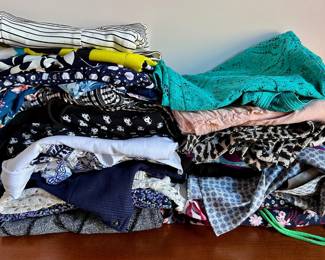 Over 25 Women's Clothing, Mostly Dresses, Sizes Medium To Extra Large
Lot #: 191