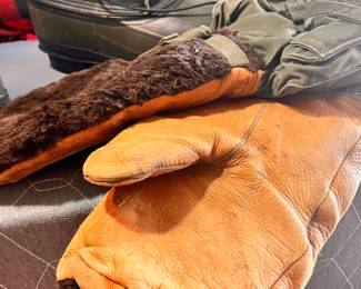Leather mens gloves 