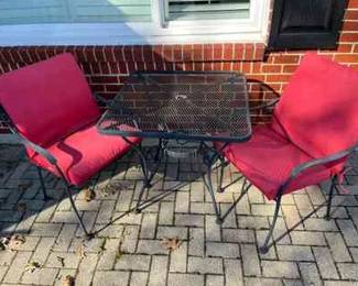 2 Metal Patio Chairs Table