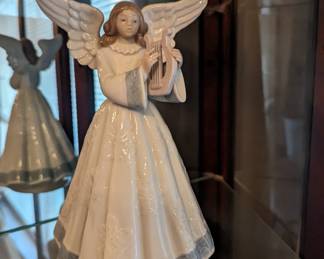Heavenly Harpist - Boxed
-Figural by LLADRO Retired Piece: 1991
