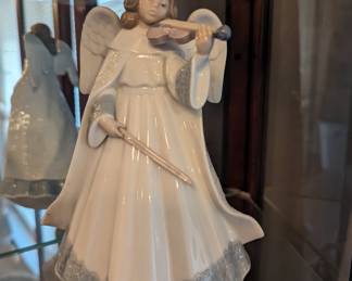 Angelic Violinist - Boxed
by LLADRO Retired Piece: 1994