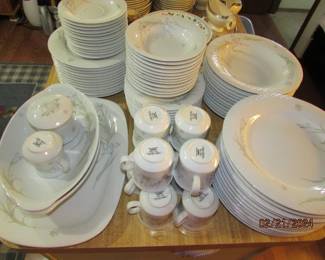 Everyday dish set