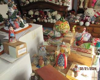 Assortment of Jim Shore figurines