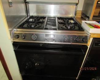 Gas stove