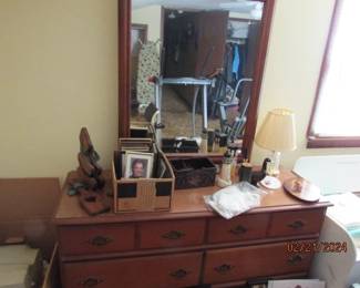 dresser/mirror