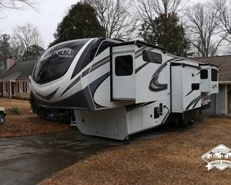 Great condition! Never used! Kitchen island, residential fridge, washer/dryer, dual recliners, so many extras included! Must see!