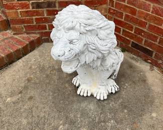 Gorgeous concrete lions.