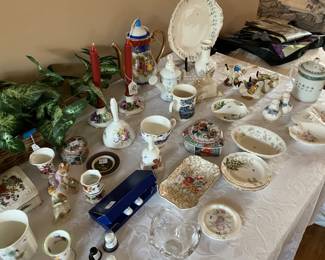 Capidomonte, beautiful English items, cups and saucers