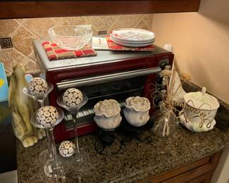 Lots of kitchen items