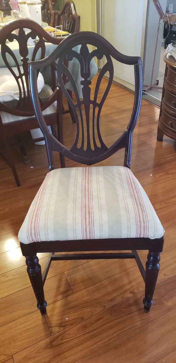 6 chairs matching dinning table & hutch