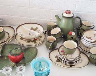 Strawberry Poppyyrail by Metlox