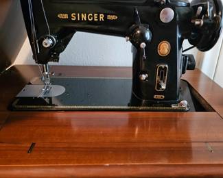Singer sewing machine in excellent condition needs a new belt