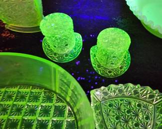 Fenton Top Hat Uranium Glass