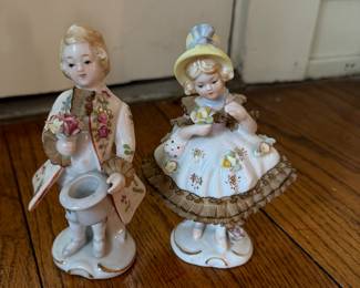 Pair of Vintage Porcelain Victorian Figurines. Photo 1 of 3.
