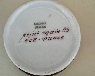 Limoges Hand-Painted Porcelain Pill Box. Photo. 3 of 3.