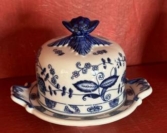 Brandenburg Glazed Germanic Cheese Dome and Underplate. Photo 1 of 2.