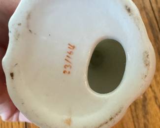 Pair of Vintage Porcelain Victorian Figurines. Photo 3 of 3.