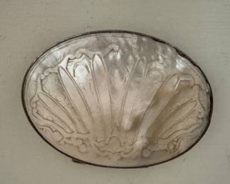 Oval Mother of Pearl and Silver Shell Design Snuff Box. Circa 1850. Photo 2 of 3.