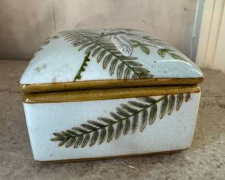 Lidded Porcelain Box. Photo 1 of 3.