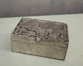 1.75" x 1.75" Mexican Sterling Silver Snuff Box. Circa 1935. Photo 1 of 3.