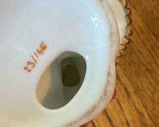 Pair of Vintage Porcelain Victorian Figurines. Photo 2 of 3.