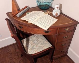 Sligh Corner Desk