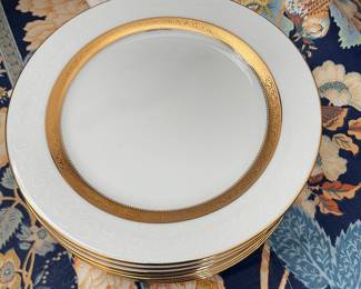 Set of six gold-rimmed plates. 