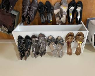 Nice selection of women's shoes (size 6).
