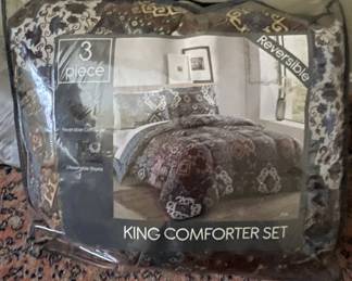 King Comforter set - in package.