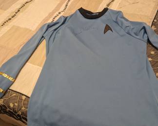 Star Trek signed shirt ( Spock)