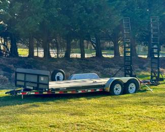 Flatbed trailer for racing cars