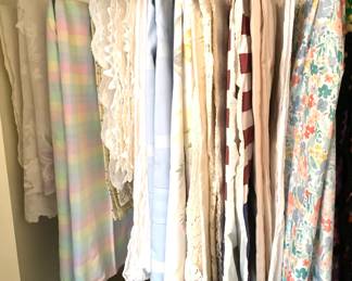 Tablecloths / Runners