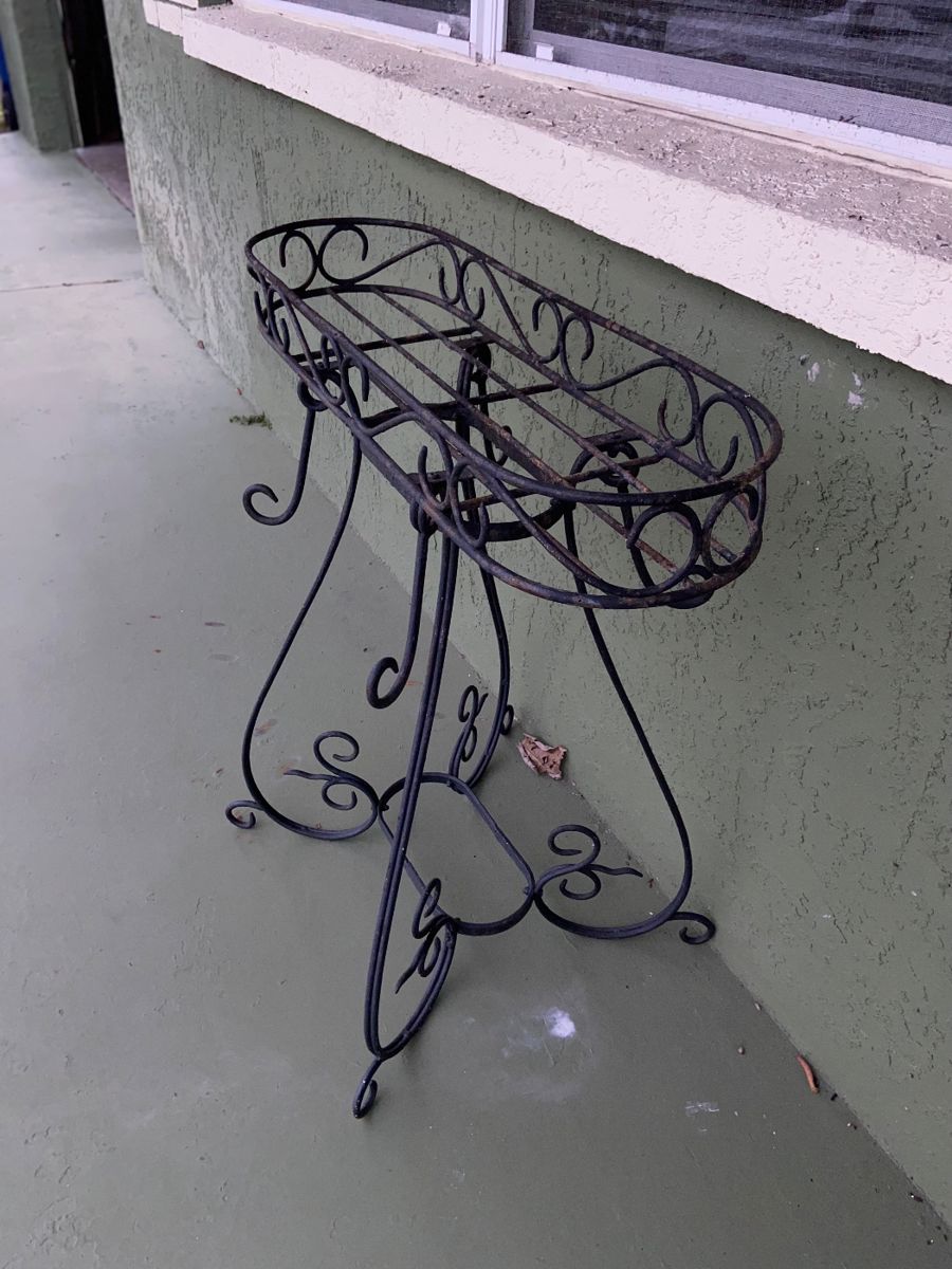 St Petersburg Estate Sale in Saint Petersburg, FL starts on 3/15/2024