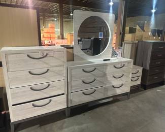 Veda queen 5pc suite $1150