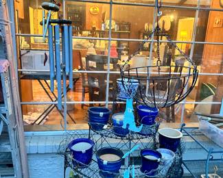 Pots and Stand, Chime