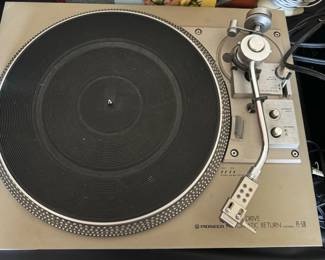 Pioneer PL-518 Turntable
