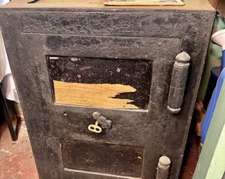 Antique safe.  Very heavy!