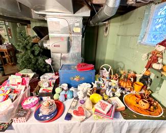 More vintage holiday decor.