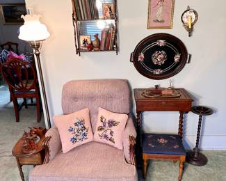 Lovely vintage vignette.