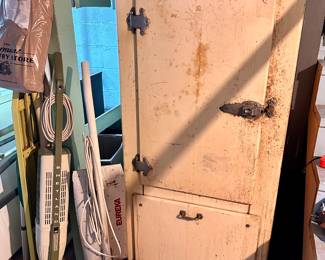 Very vintage Frigidaire!