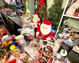 Can you spot the Harold Gale Santa?