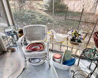 Garden pots & plant stands.